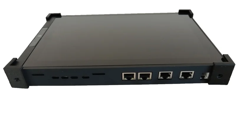 图2:IDM MCC580 便携式多模融合通信终端背面 模块化扩展插槽与对外接口